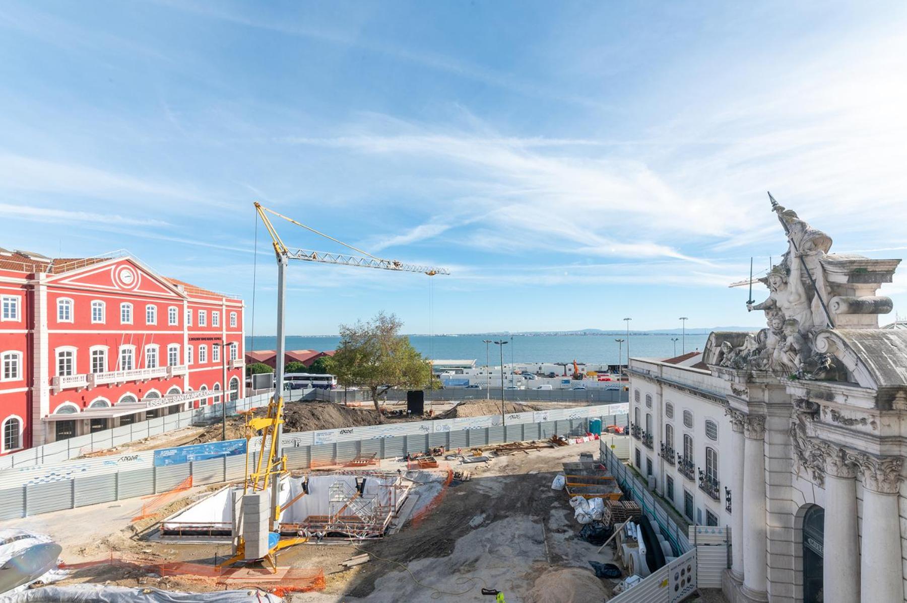 Alfama The And The River * Lisboa